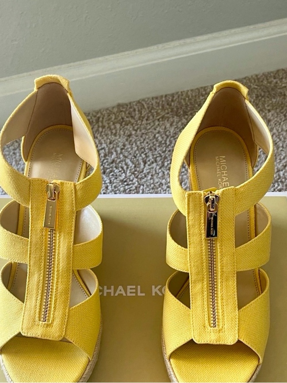 NWT Michael Kors Yellow Damita Wedge Sandals Size 8.5 - Picture 6 of 7